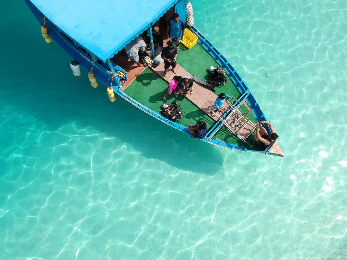 ホテル White Coral Rasdhoo エクステリア 写真